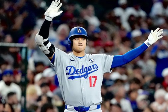 「ぎこちないスイングだった」大谷翔平の爆速三塁打　敵地放送も“お手上げ”の技術