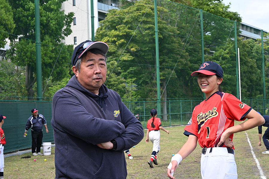 選手がミスをしても「待つ」姿勢を貫く【写真：吉田三鈴】