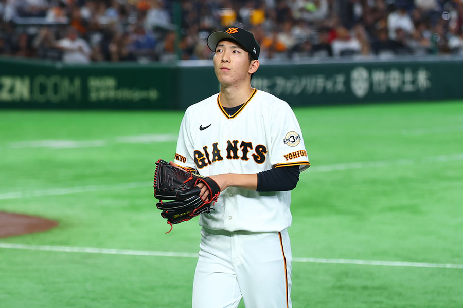 オリックス戦の2回、危険球退場となった巨人・戸郷翔征【写真：加治屋友輝】