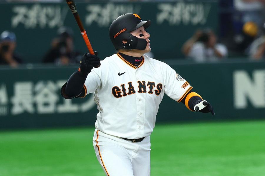 オリックス戦で逆転の満塁弾を放った巨人・丸佳浩【写真：加治屋友輝】