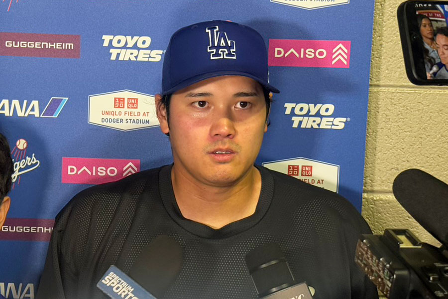 試合後の取材に応じたドジャース・大谷翔平【写真：上野明洸】