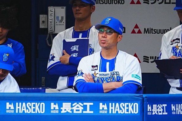 DeNA・相川亮二監督【写真：荒川祐史】