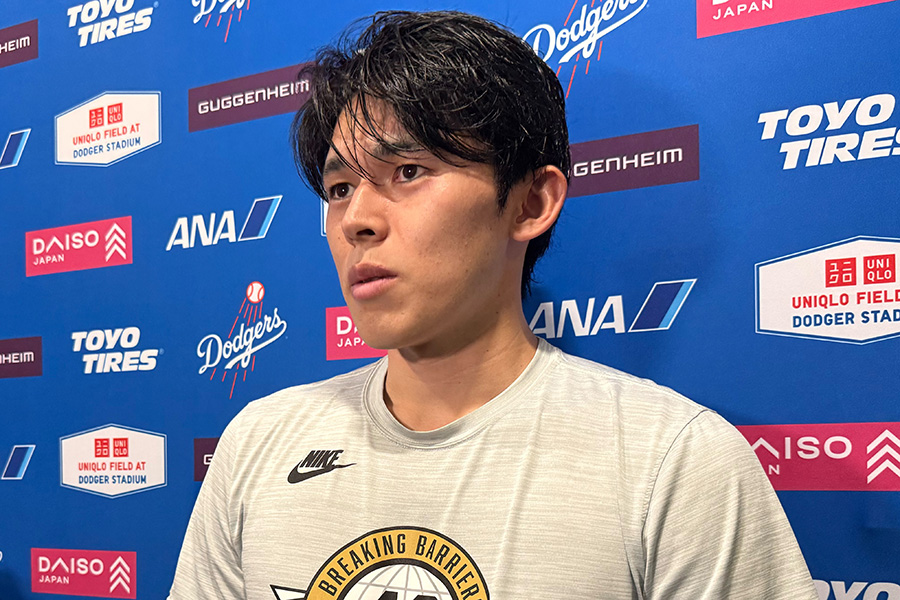 試合後、取材に対応したドジャース・佐々木朗希【写真:上野明洸】