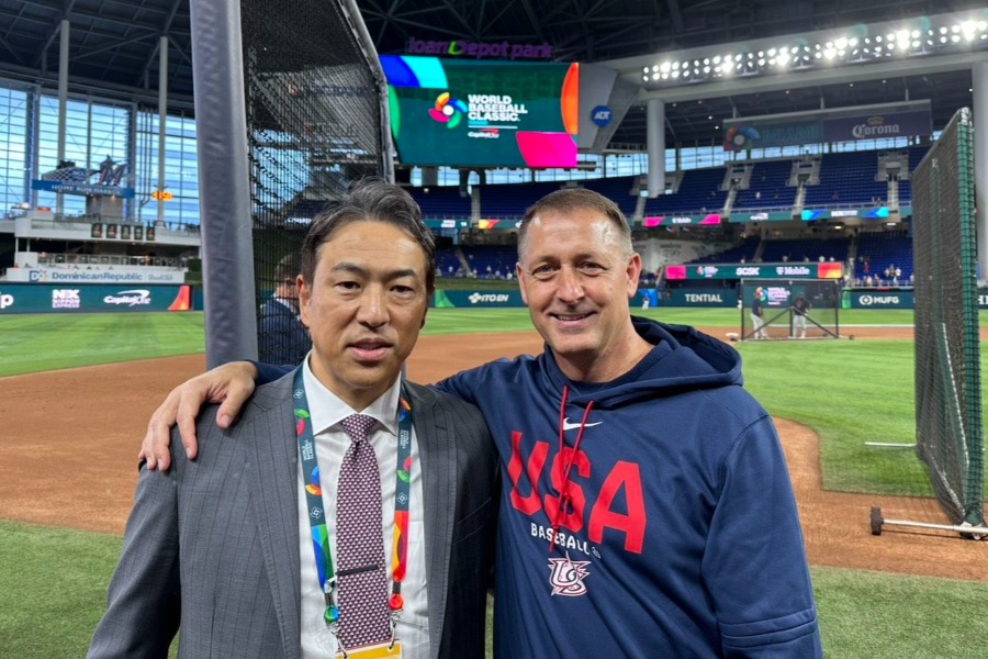 WBCで再会したボーリング氏（右）と黒田博樹氏【写真：事務所提供】