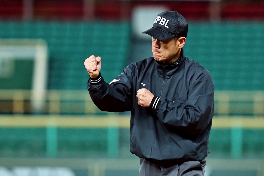 台湾プロ野球で審判員を務める木内九二生さん【写真:本人提供】