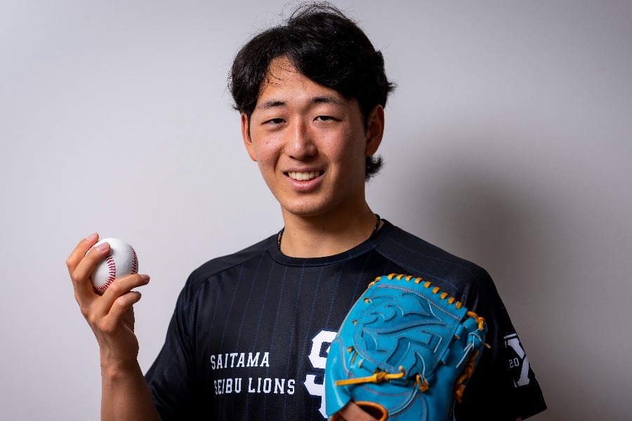 インタビューに応じた西武・篠原響【写真：藤岡雅樹】