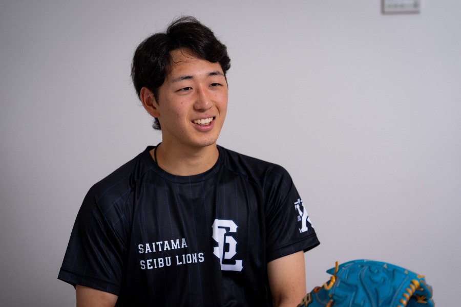 インタビューに応じた西武・篠原響【写真：藤岡雅樹】