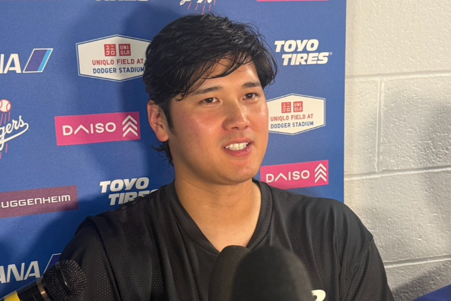試合後、取材に応じるドジャース・大谷翔平【写真:上野明洸】