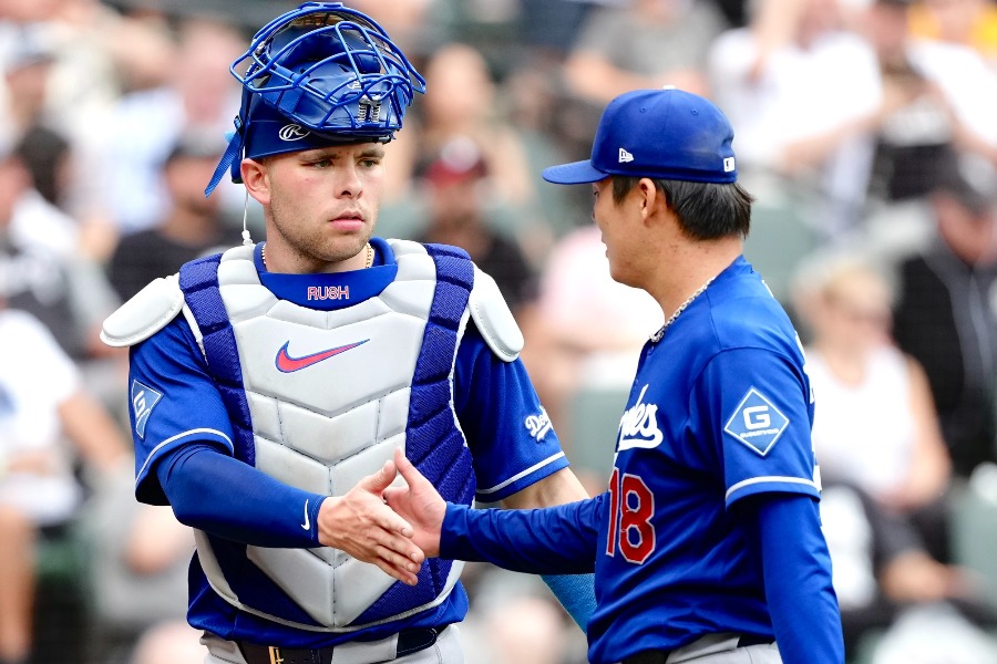 Wソックス戦でバッテリーを組んだドジャースのダルトン・ラッシング(左)と山本由伸【写真:黒澤崇】