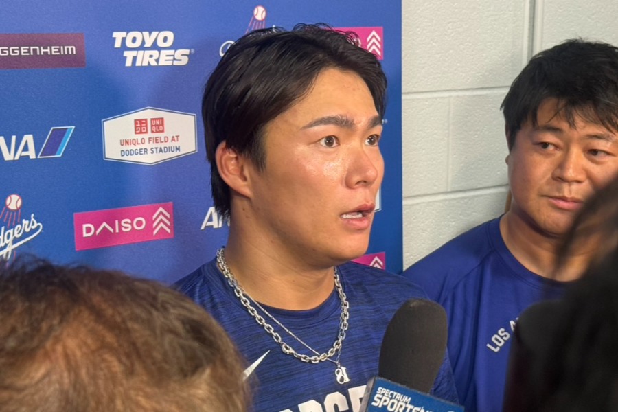 試合後の取材に応じたドジャース・山本由伸【写真:上野明洸】