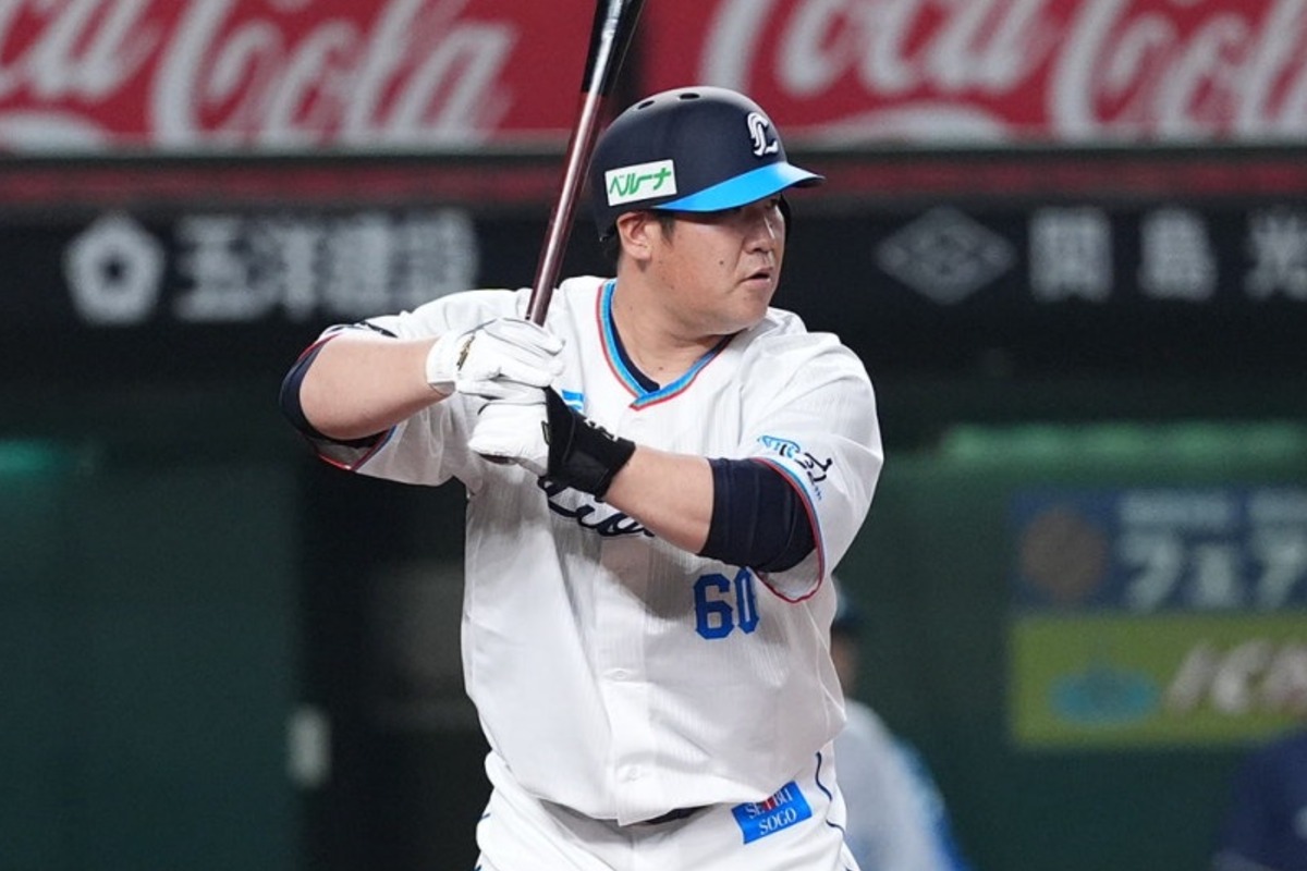 現役最多の481本塁打を放っている中村剛也【写真：小林靖】