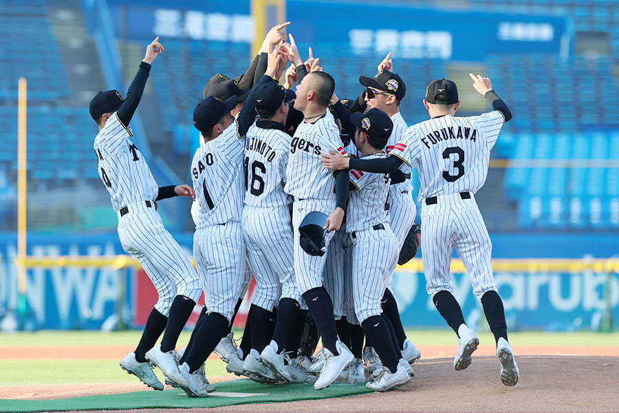 昨年大会で優勝を収めた阪神ジュニアナイン【写真:加治屋友輝】
