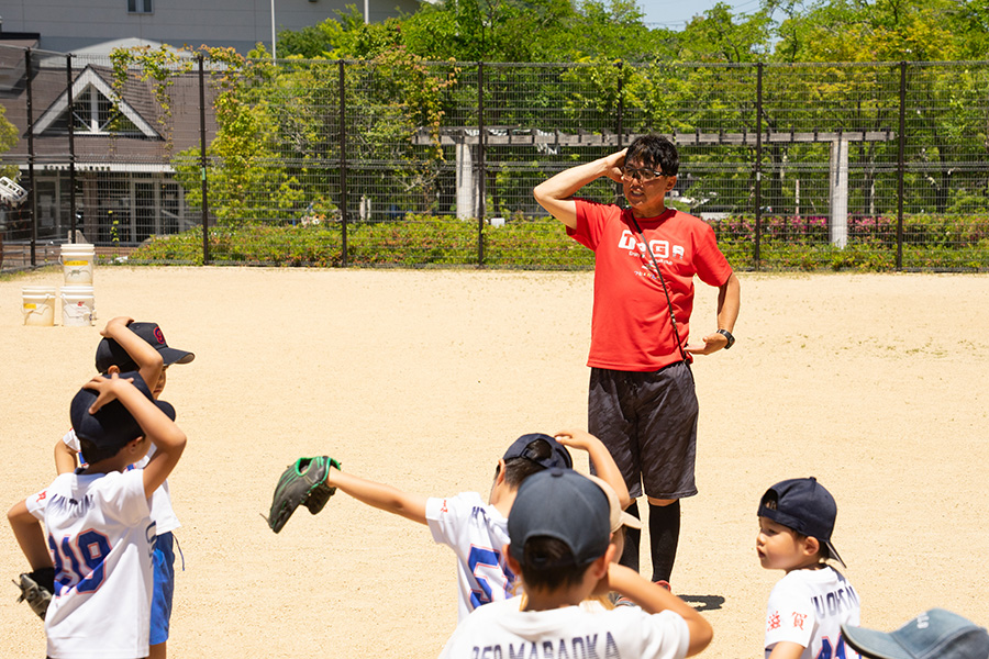 計測前にトップの作り方から腕振りまで辻監督が指導【写真：磯田健太郎】
