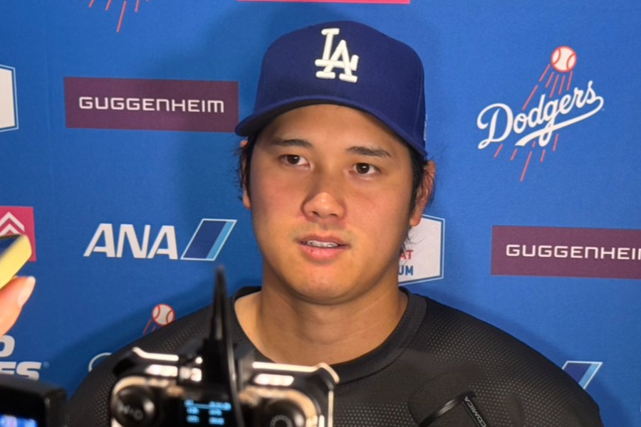 試合後、取材に応じるドジャース・大谷翔平【写真:上野明洸】