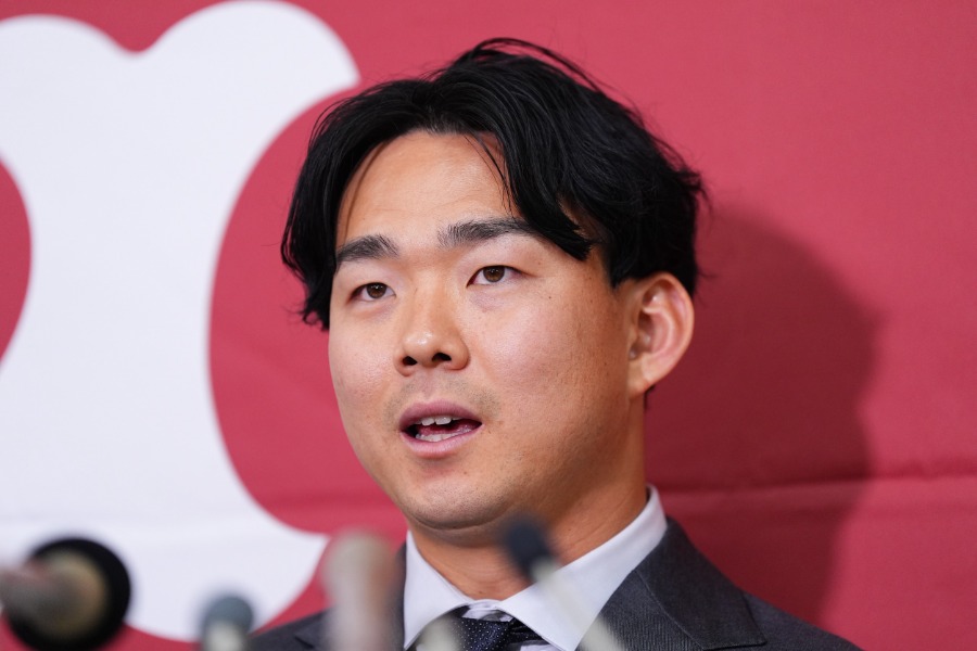入団記者会見に臨んだ小笠原慎之介【写真：小林靖】