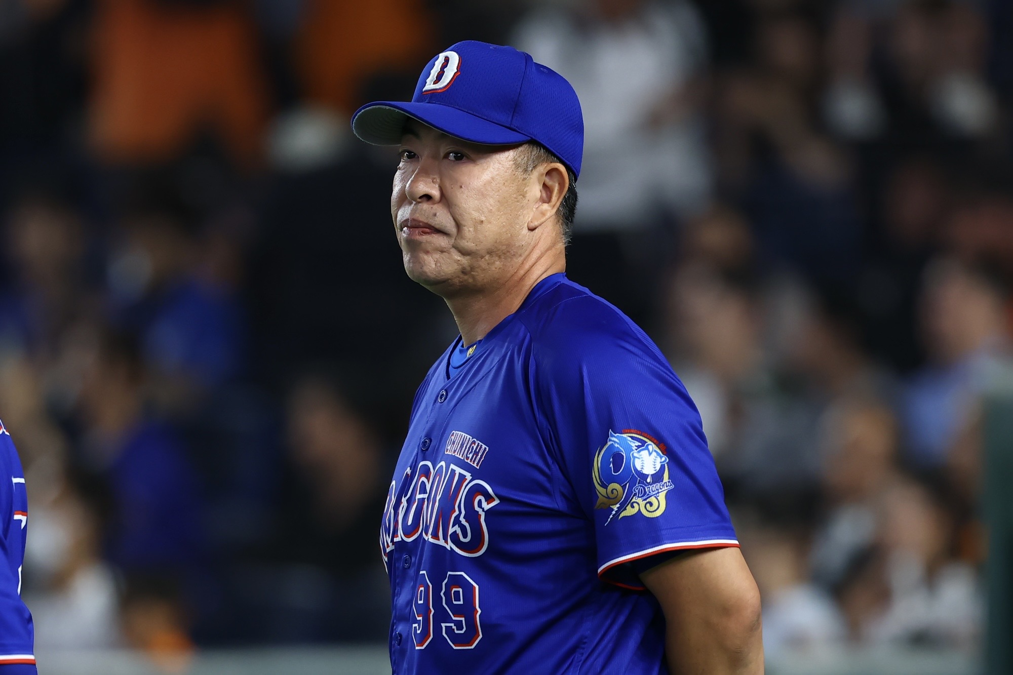 継投が決まった中日・井上監督【写真：加治屋友輝】