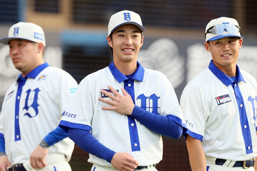 「B☆Memories Uniform」を着用したDeNAナイン【写真提供:産経新聞社】