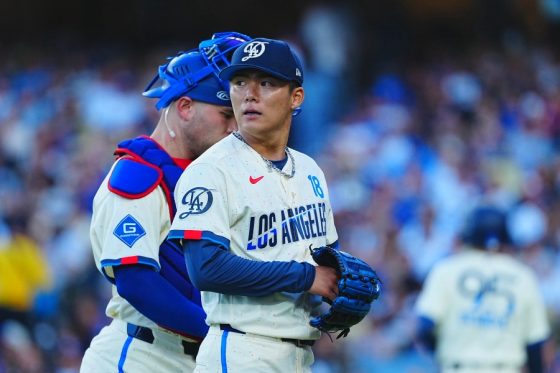 山本由伸が見せた華麗すぎる好守　放送席も驚愕…猛チャージ→正確送球に「非常にうまい」