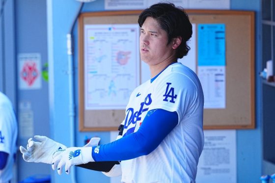 大谷翔平、左足を引きずる　膝をアイシング治療＆テーピングでぐるぐる巻き…7回途中交代