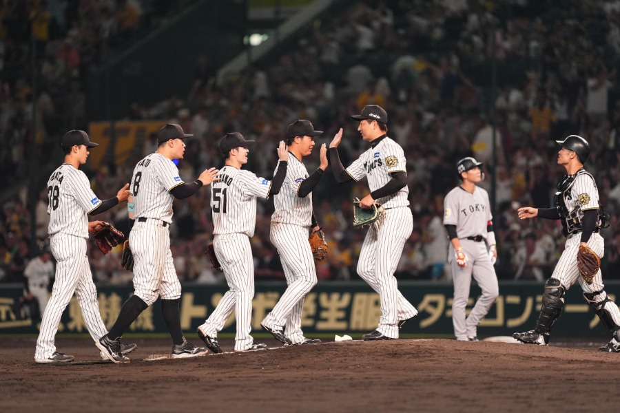 阪神ナイン【写真:小林靖】