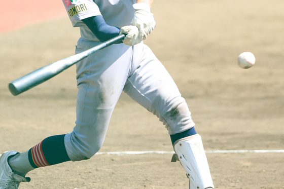 打球が飛ばない原因は“同時回転”　チューブ1本で習得…捻転差を覚える「上下分断トレ」