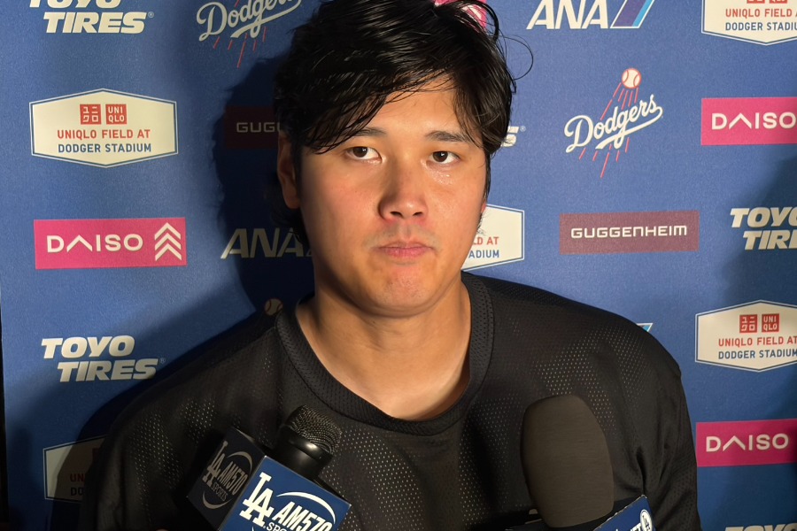試合後の取材に応じたドジャース・大谷翔平【写真：真柴健】