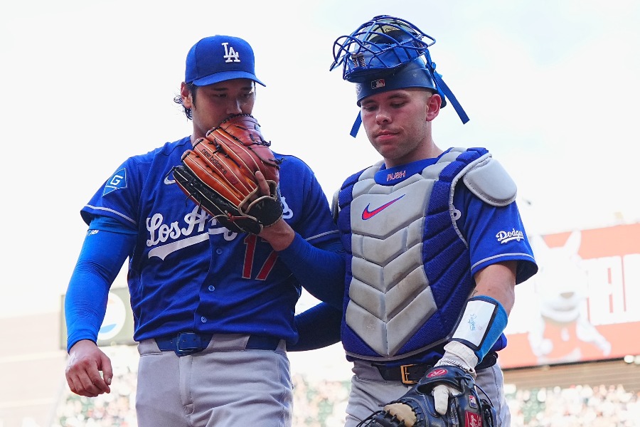 ツインズ戦でドジャース・大谷翔平（左）とバッテリーを組んだダルトン・ラッシング【写真：荒川祐史】