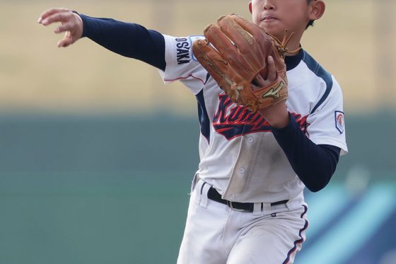 強い送球へ“腕の振りすぎ”は逆効果　手投げ解消→しなり生む「骨盤回旋ドリル」