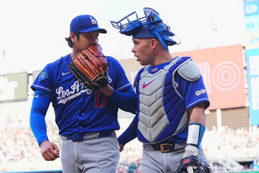 ツインズ戦でバッテリーを組んだドジャース・大谷翔平（左）とダルトン・ラッシング【写真：荒川祐史】
