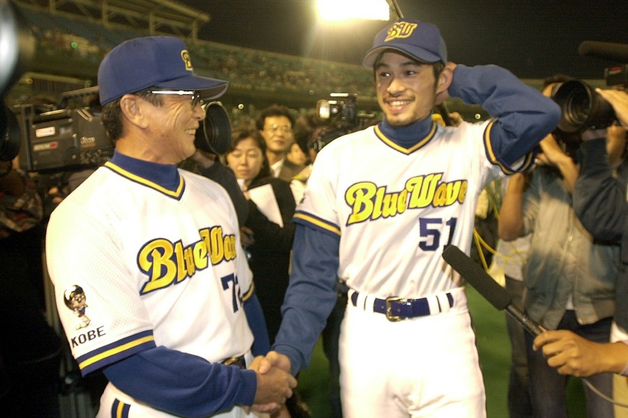 オリックス時代の仰木彬監督（左）とイチロー氏【写真提供：産経新聞社】