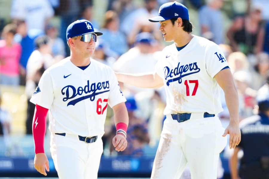 ドジャースのテイラー・ウォード（左）と大谷翔平【写真：黒澤崇】