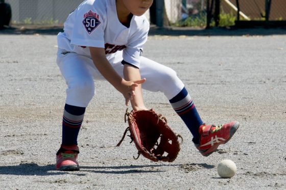 野球初心者に「前に出て捕れ」は不要　元プロが推奨する練習法「多くの時間を使って」