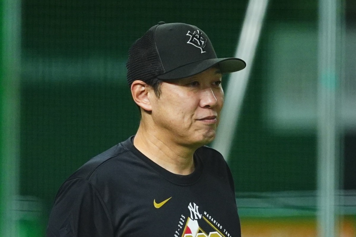 巨人・村田善則バッテリーチーフコーチ【写真：小林靖】