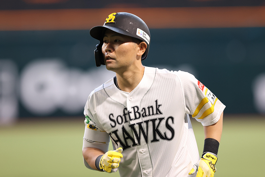 ソフトバンク・中村晃【写真：栗木一考】