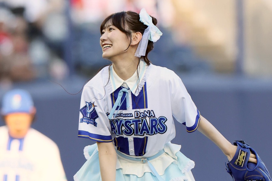 始球式を行ったNGT48の佐藤海里さん【写真提供:産経新聞社】