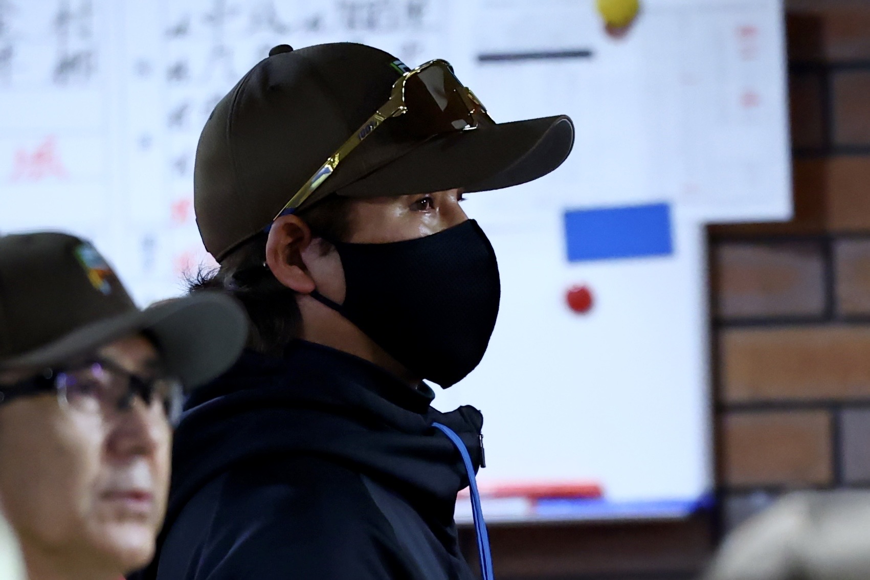 戦況を見つめる日本ハム・新庄剛志監督【写真:加治屋友輝】