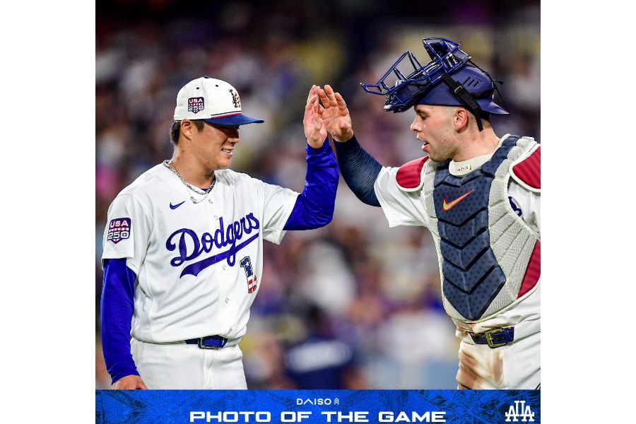 ドジャース・山本由伸(左)とダルトン・ラッシング【写真提供:ドジャース】