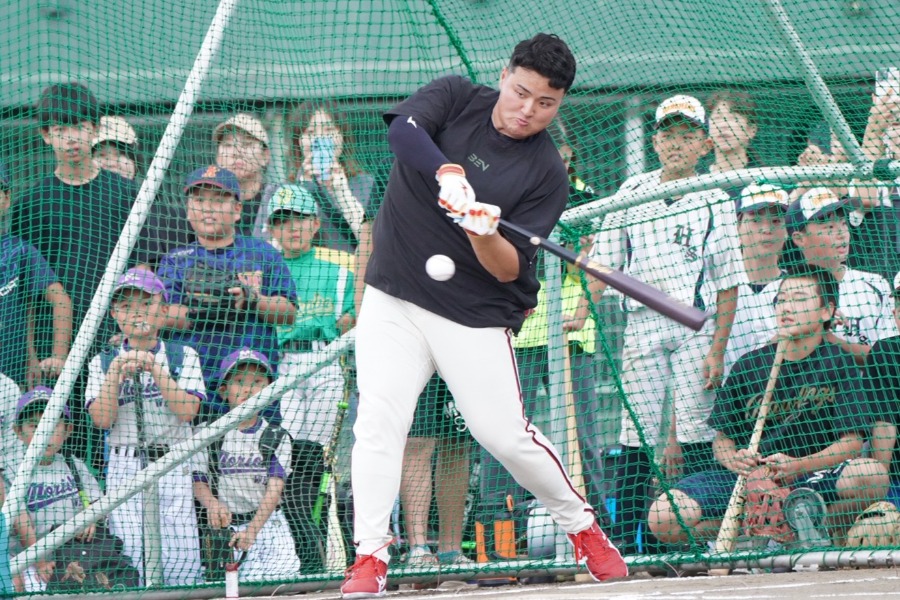 イベントで打撃練習を披露した米スタンフォード大・佐々木麟太郎【写真：宮脇広久】