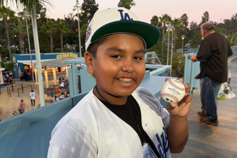 大谷の19号球を入手したサビエル・マドリードくん【写真:真柴健】