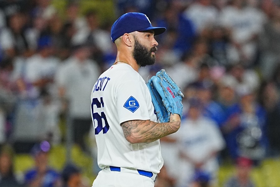 ロッキーズ戦に登板したドジャースのタナー・スコット【写真：荒川祐史】