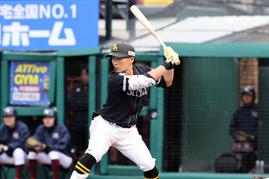 今季限りでの現役引退を発表したソフトバンク・中村晃【写真：栗木一考】
