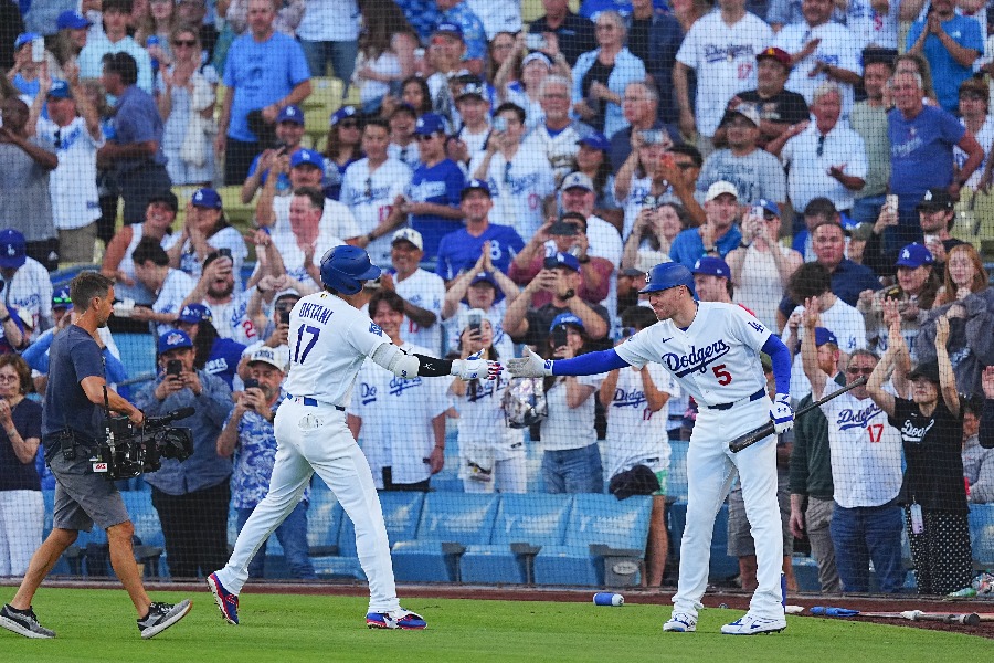 ドジャース・大谷翔平（左）とフレディ・フリーマン【写真：荒川祐史】