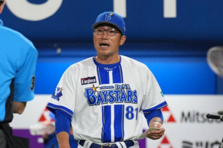 DeNA・相川亮二監督【写真：井上学】
