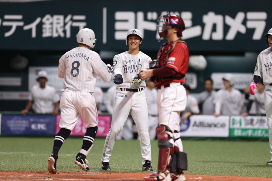 初回に猛攻を見せたソフトバンク打線【写真:栗木一考】