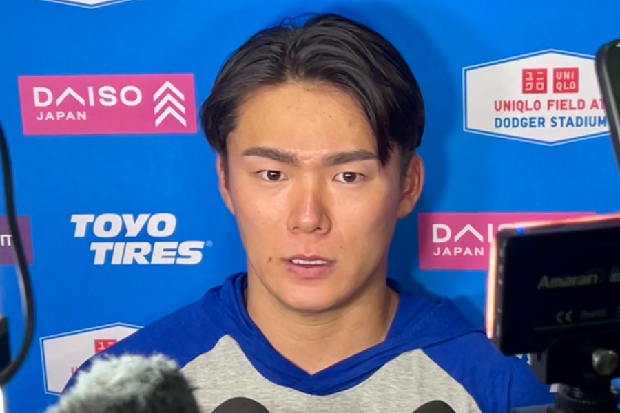 試合後の取材に応じたドジャース・山本由伸【写真：小谷真弥】