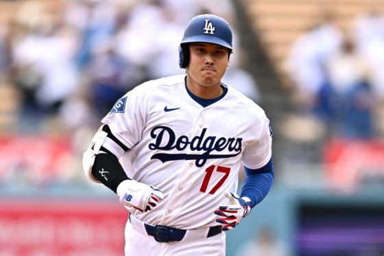 大谷翔平が「意味不明すぎる」　“治療直前”に飛び出した特大弾にファン困惑「ほんとに膝悪いのか」