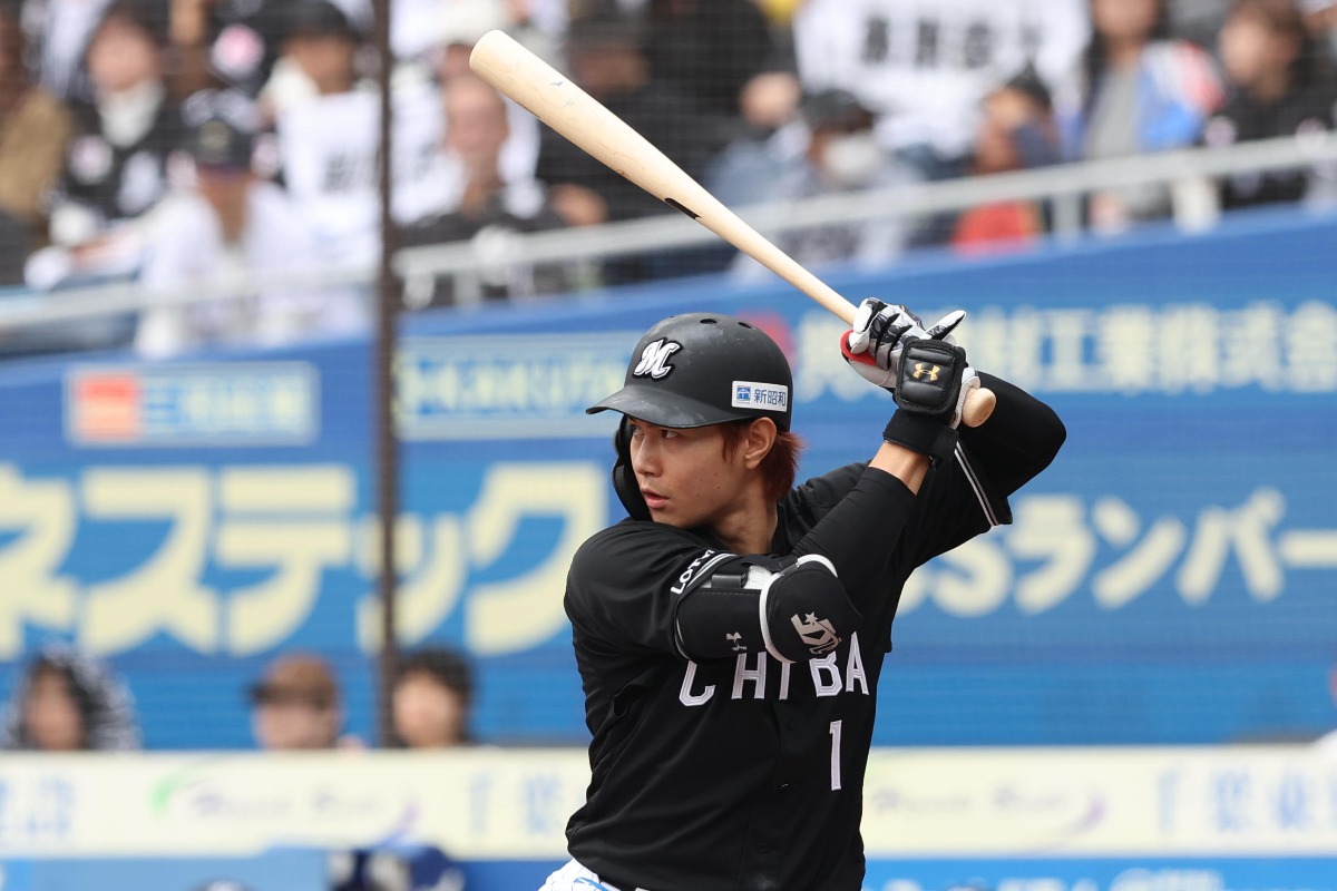 リードオフマンとしてロッテをけん引する藤原恭大【写真：栗木一考】