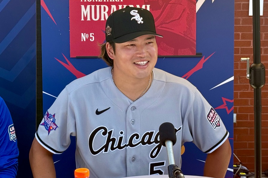 取材に応じるWソックス・村上宗隆【写真:小谷真弥】