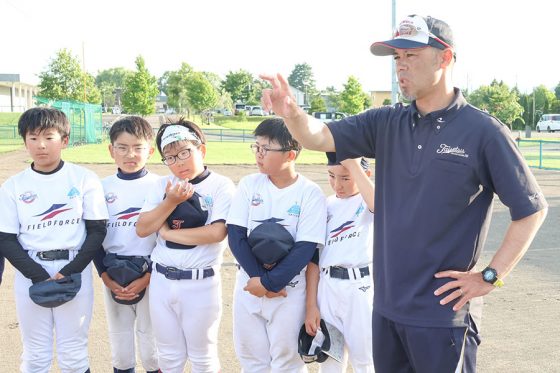 幼児に“野球の基本動作”をどう教える？　投げ方、捕り方…説明不要の「猿・カニ・ヘビ」