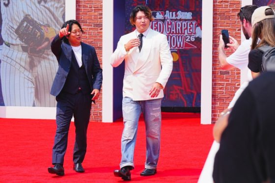 村上宗隆、レッドカーペットに登場　ファンから歓声…前半戦で20発、HRダービーでも奮闘